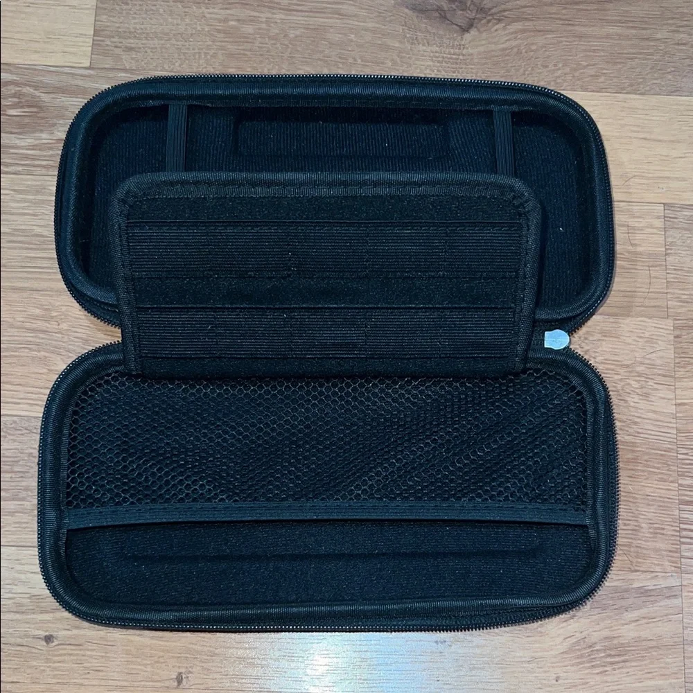 Black Carbon Fiber Pattern Carrying Case